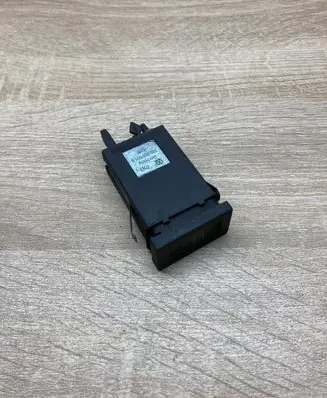 Volkswagen PASSAT B5 Windscreen/window heater switch 3B0959621B