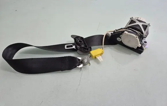 Volkswagen PASSAT CC Front seatbelt 3C1857705N