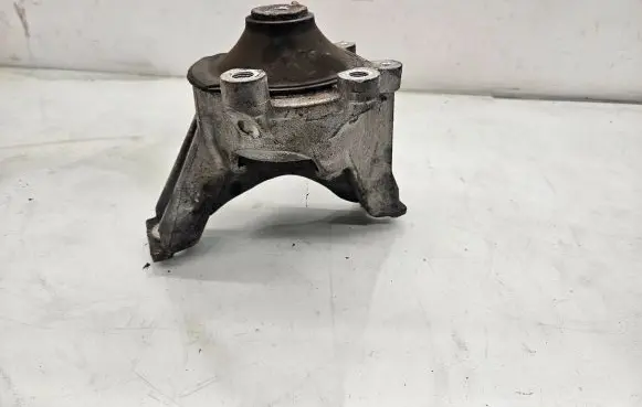 Honda CR-V Engine mount bracket PV090 ZHF4