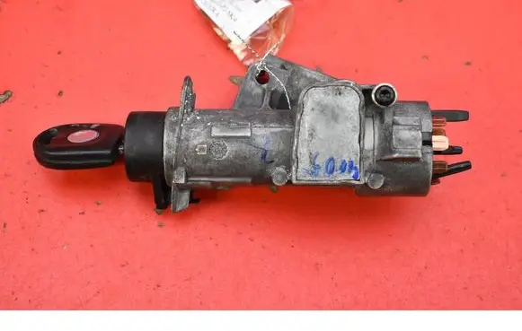 Volkswagen PASSAT B5 Ignition lock 4B0905851A