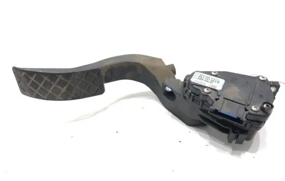 Accelerator throttle pedal