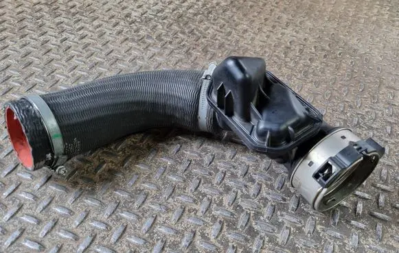Volvo XC60 Intercooler hose/pipe 31422061
