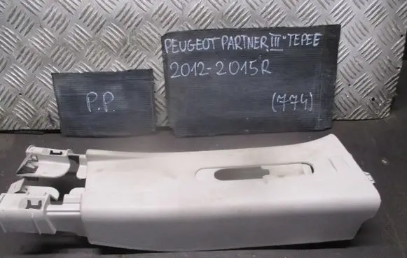 Peugeot Partner Seat belt trim 96832947