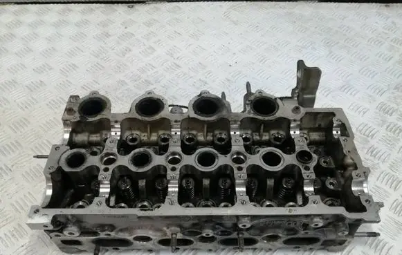 Peugeot 3008 I Engine head 9688418110