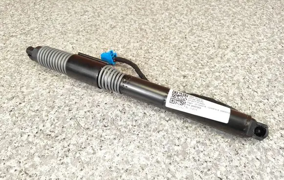 BMW 5 G30 G31 Tailgate/trunk strut/damper 8737952