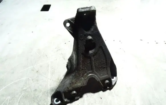 Volkswagen PASSAT B5.5 Engine mounting bracket 8E0199308D