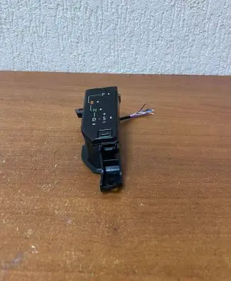 Lexus NX Gear shift selector indicator 76J744