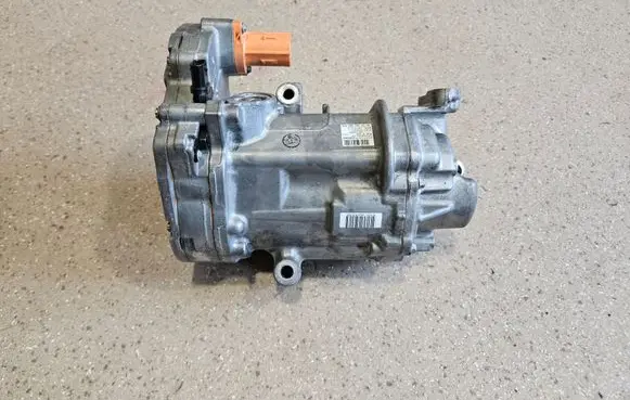 Mercedes-Benz GLC C254 Air conditioning (A/C) compressor (pump) A0008305304