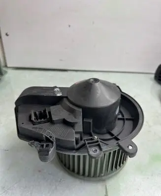 Volkswagen PASSAT B5 Heater fan/blower 740221233F 8D1820021