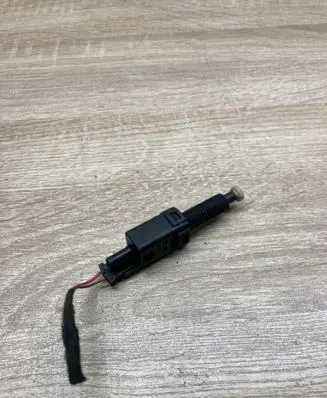 Audi 80 90 S2 B4 Brake pedal sensor switch 811907343B