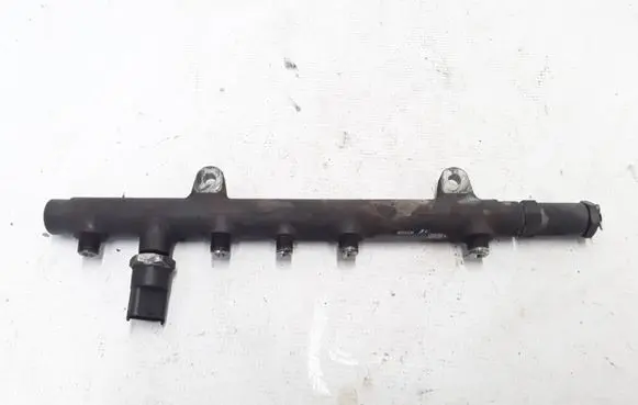 Opel Vivaro Fuel main line pipe 8200347176