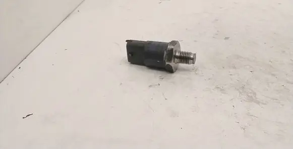 BMW 3 E46 Fuel pressure sensor 0281002475