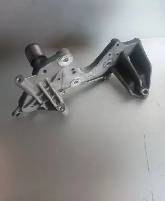 Volkswagen Touareg I Fuel pump bracket 059130147P