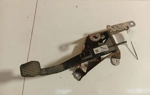 Volvo V50 Clutch pedal 4N517B633EK