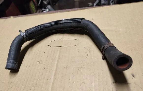 Chrysler PT Cruiser Engine coolant pipe/hose 