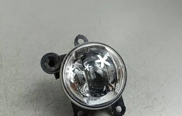 Mitsubishi Outlander IV Front fog light L90193773 8321A821
