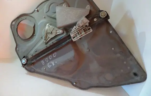 Mercedes-Benz B W245 Rear door window regulator with motor A1697301579