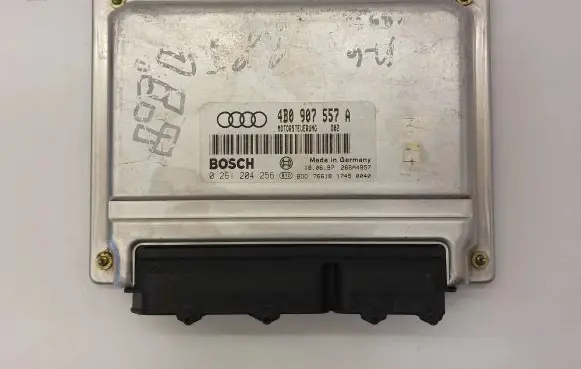 Audi A6 S6 C6 4F Engine control unit/module 4B0907557A 26SA4957 0261204256