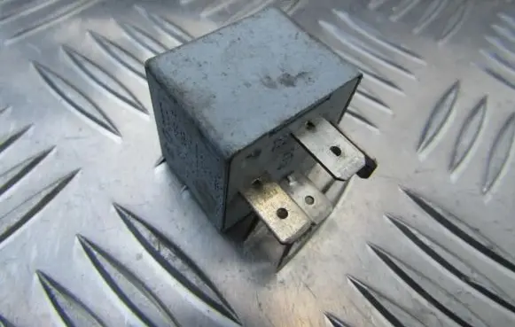 Volkswagen Golf IV Other relay 141951253B