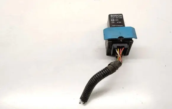 Iveco Daily 4th gen Glow plug pre-heat relay 0281003039