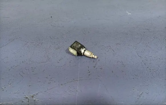 BMW 7 G11 G12 Tire pressure sensor 6887140