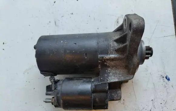 Volkswagen Golf IV Starter motor 020911023F