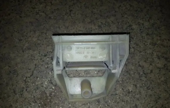 BMW 5 E39 Radiator mount bracket 17112247894
