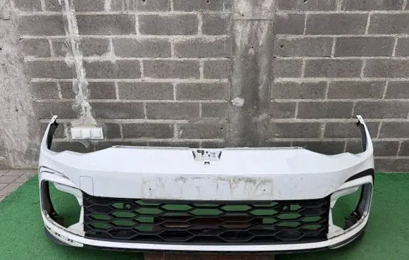 Volkswagen Golf VIII Front bumper 