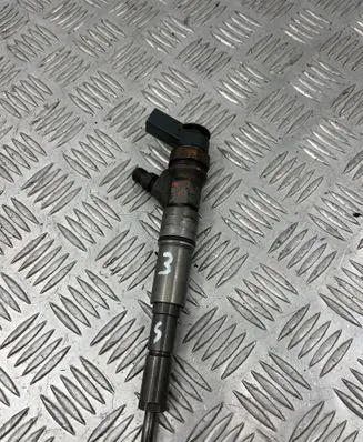 BMW 5 E60 E61 Fuel injector 7793836