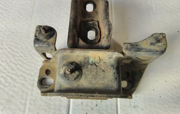 Mazda 2 Gearbox mount D65139070 D65239070 D65339070
