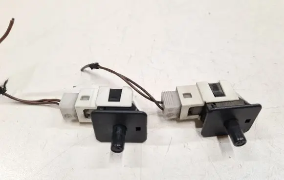 Mercedes-Benz E W211 Rear door sensor 2028209410