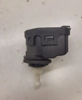 Volkswagen Golf IV Headlight level adjustment motor 1J0941295C