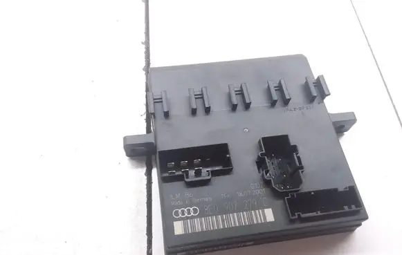 Audi A4 S4 B6 8E 8H Central body control module 8E0907279C