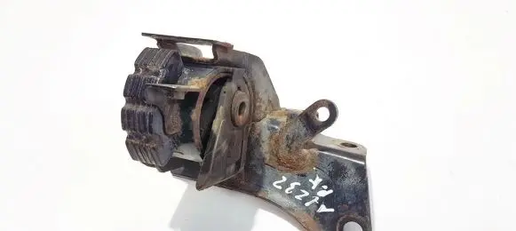Engine mount bracket