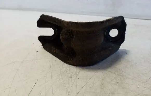 Nissan Navara D23 Sway bar bush bracket, rear 