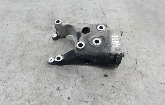 Citroen Xsara Picasso Engine mounting bracket 