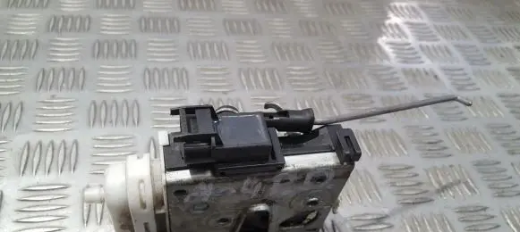 Audi A4 S4 B5 8D Front door lock 8D1837016E