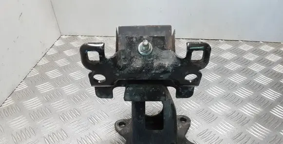 Nissan Navara D23 Engine mounting bracket