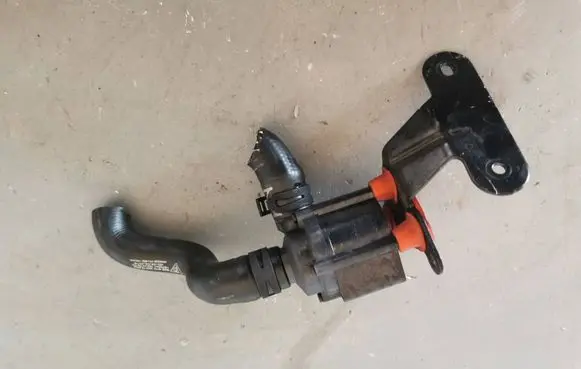 Audi Q7 4M Electric auxiliary coolant/water pump 06H121601M