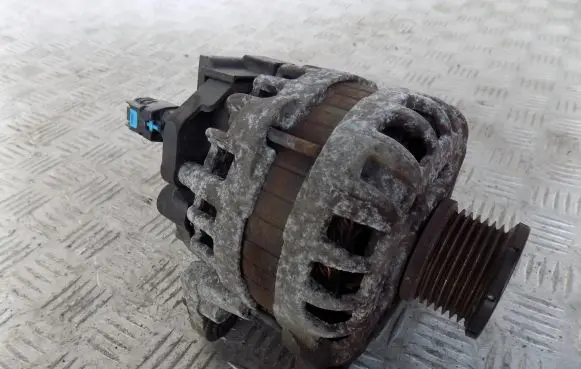 Dacia Sandero Generator/alternator 231005079R F000BL0456
