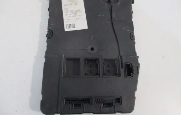 Renault Megane II Central body control module 8200780025