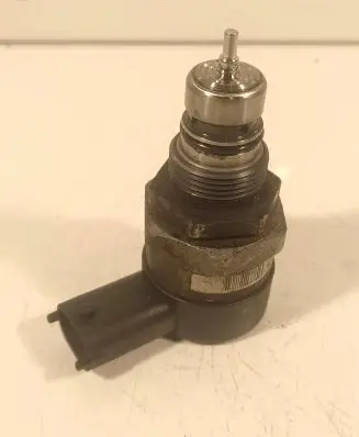 Volvo XC60 Fuel pressure regulator 31216313 0281002990 34733202
