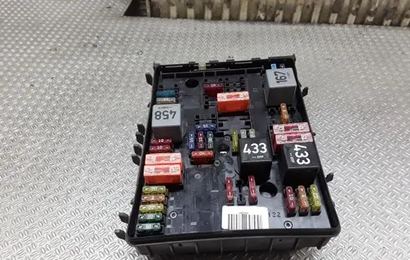 Audi A3 S3 8P Fuse module 1K0937124H