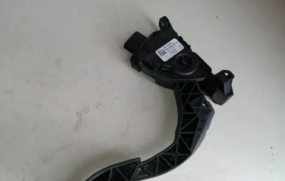Audi A4 S4 B8 8K Accelerator throttle pedal 8K1723523A
