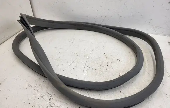 Mercedes-Benz S AMG W221 Rear door rubber seal (on body) A2216971151Q5