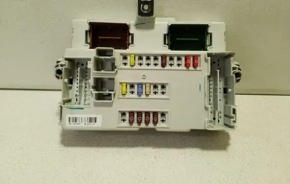 Jeep Cherokee Fuse module 68236668AF