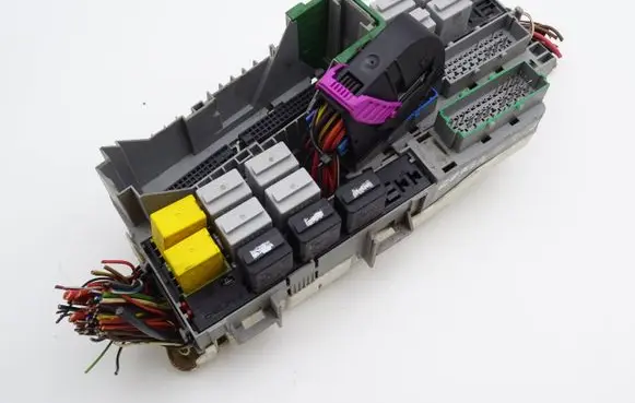 Opel Corsa C Fuse module 09115148