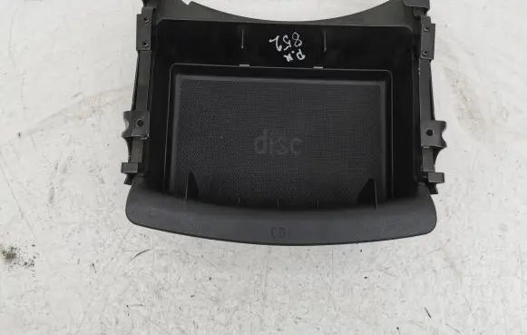 Mercedes-Benz B W245 Front trunk storage compartment 