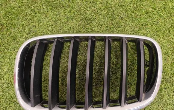 BMW X5 E70 Front bumper upper radiator grill 51317157687 7157687 15671610