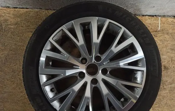 Seat Alhambra (Mk2) R17 alloy rim 7n0601025d